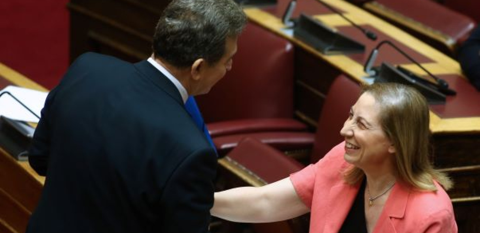 Τα πηγαδάκια της νέας Βουλής (photos)