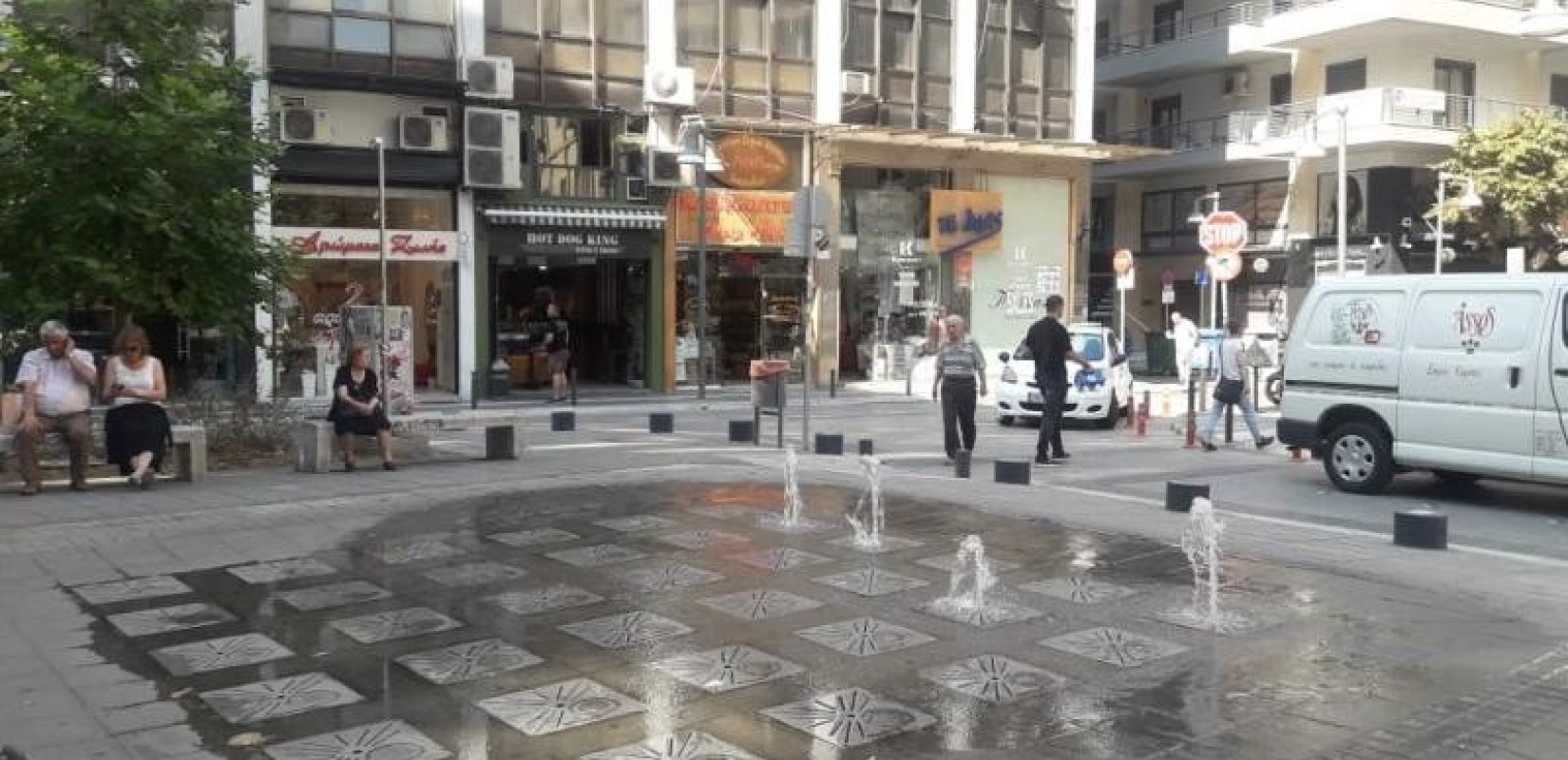 «Καταφύγιο δροσιάς» η πλατεία Χρηματιστηρίου (φώτο+βίντεο) «Καταφύγιο δροσιάς» η πλατεία Χρηματιστηρίου (φώτο+βίντεο)