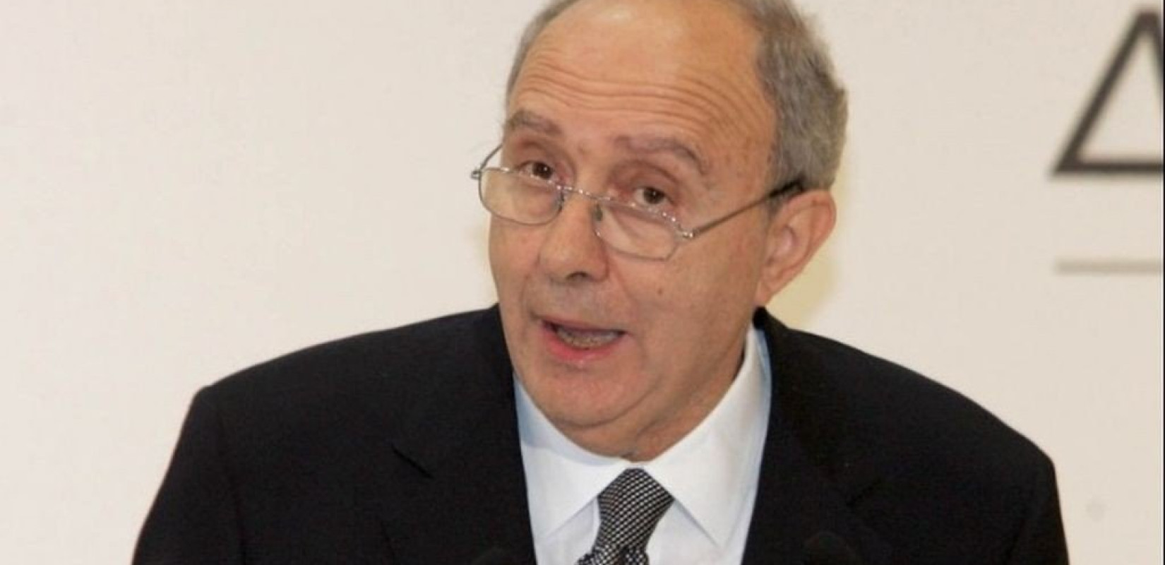 Απεβίωσε ο ιστορικός, πανεπιστημιακός και πρώην πρόεδρος της Ακαδημίας Αθηνών Κ. Σβολόπουλος