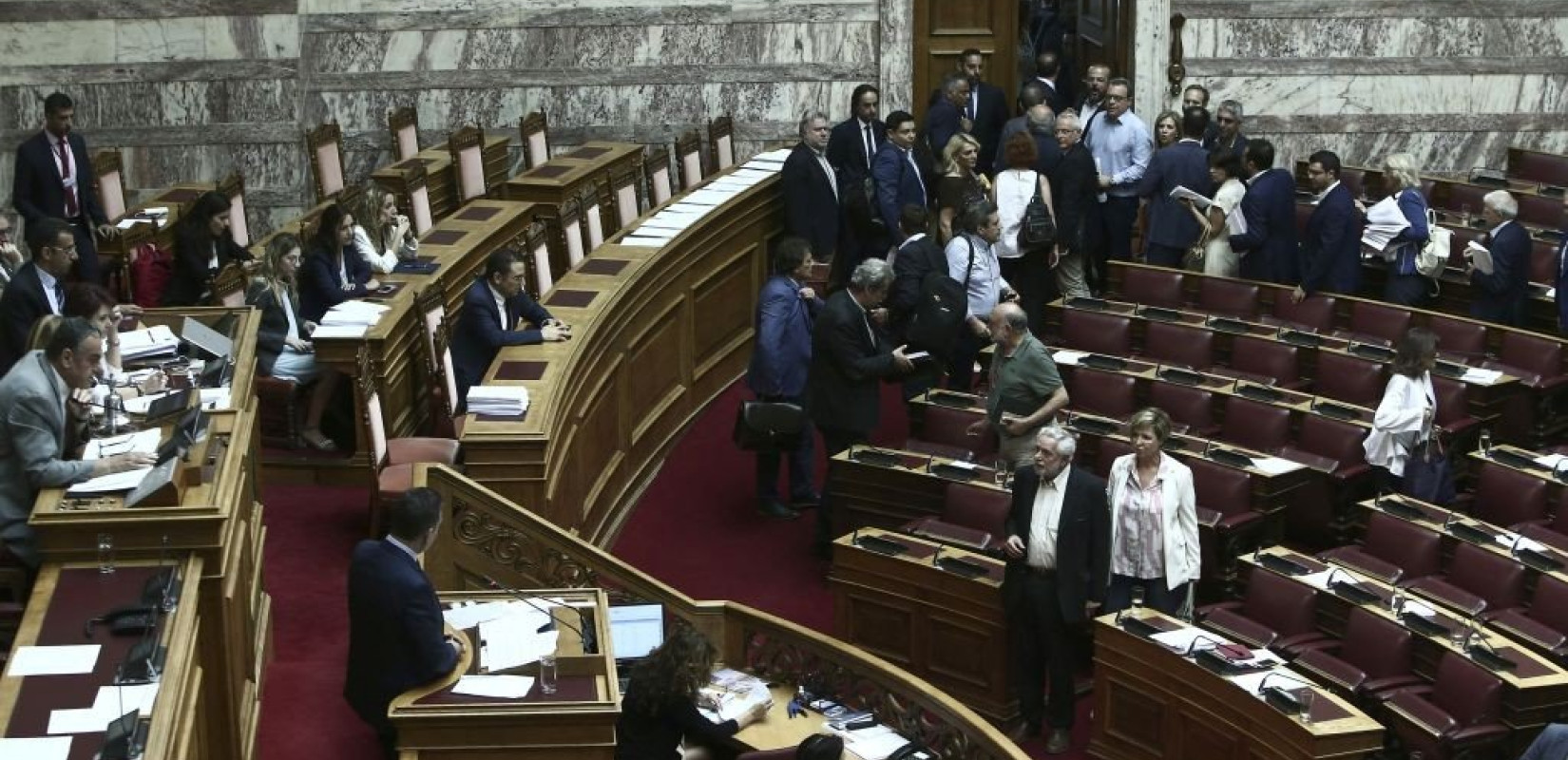 Ζωντανά από τη Βουλή η συζήτηση για το διυπουργικό νομοσχέδιο Ζωντανά από τη Βουλή η συζήτηση για το διυπουργικό νομοσχέδιο