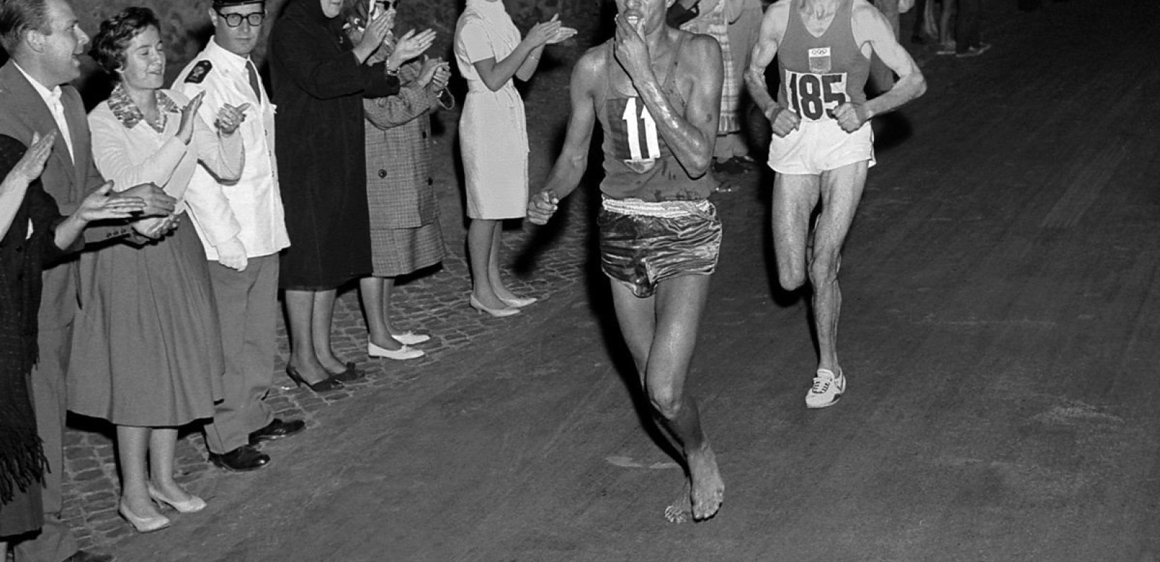 Ο θρίαμβος του ξυπόλητου Αμπέμπε Μπικίλα (videos) 