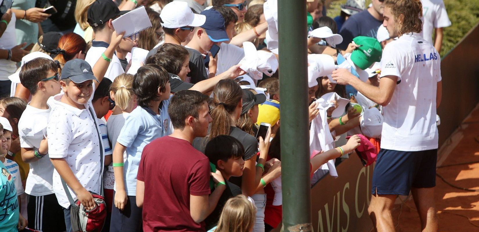 Τένις: Περίπατος Τσιτσιπά στο ντεμπούτο του με την Εθνική ομάδα (video)