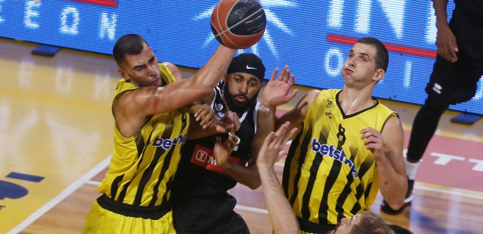 Μπάσκετ: Τρομερό ντέρμπι και μεγάλη νίκη του Άρη στο Παλέ (video)