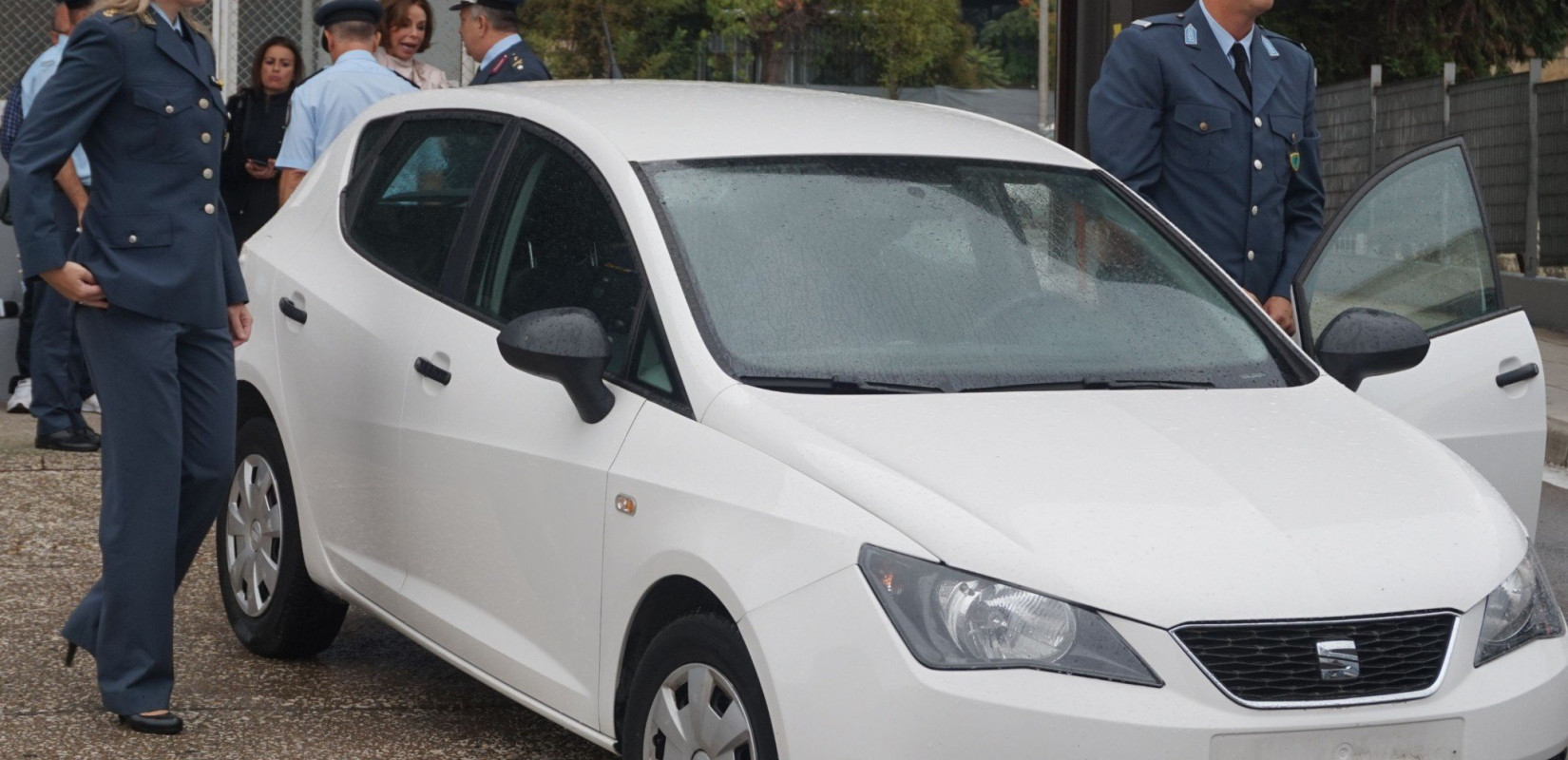 Τετράδα απατεώνων πωλούσε φωτογραφίες για... οχήματα