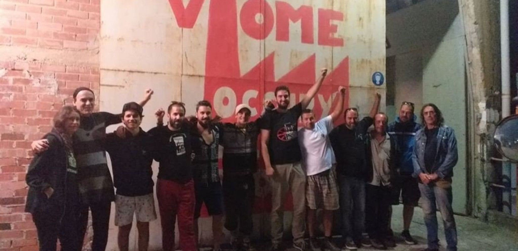 Θεσσαλονίκη: Επίσκεψη του Manu Chao στο ανακτημένο εργοστάσιο της ΣΕ ΒΙΟΜΕ! (Φωτο, Βίντεο) Θεσσαλονίκη: Επίσκεψη του Manu Chao στο ανακτημένο εργοστάσιο της ΣΕ ΒΙΟΜΕ! (Φωτο, Βίντεο)