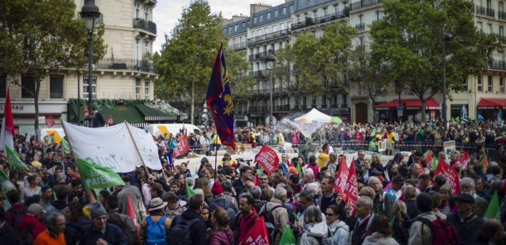Διαδήλωση κατά νομοσχεδίου που επιτρέπει την εξωσωματική σε λεσβίες και μοναχικές γυναίκες