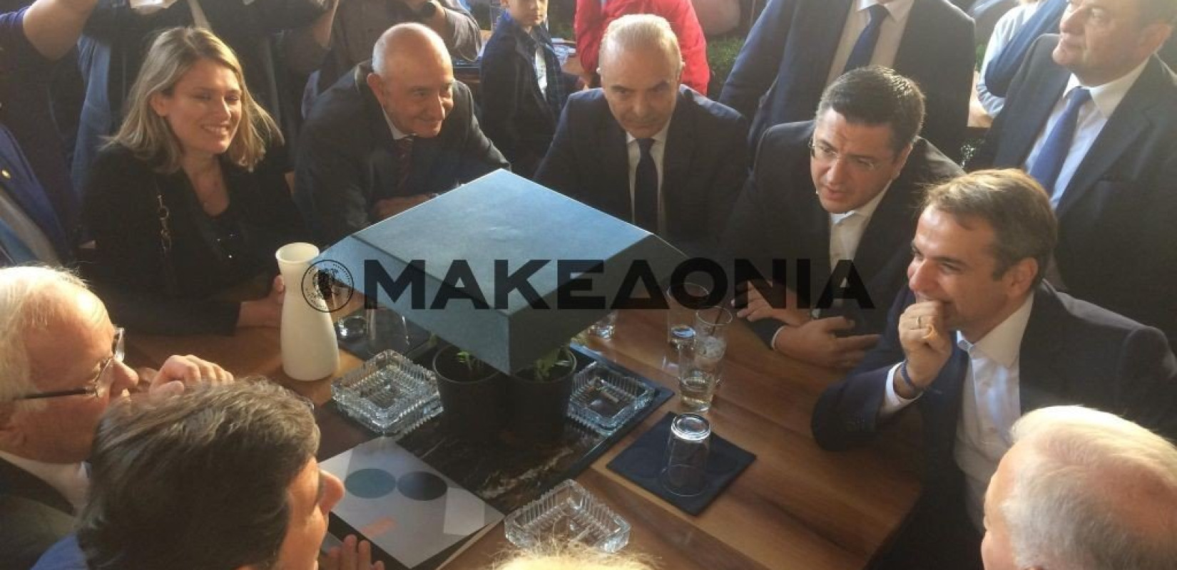 Βόλτα και καφές στην Αριστοτέλους για τον Κ. Μητσοτάκη (φωτ.)