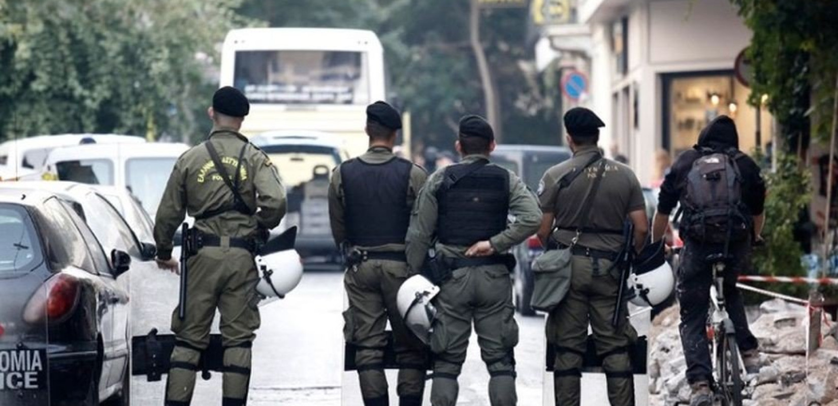 Αθήνα: Έριξαν μολότοφ κατά διμοιρίας ΜΑΤ στα Εξάρχεια