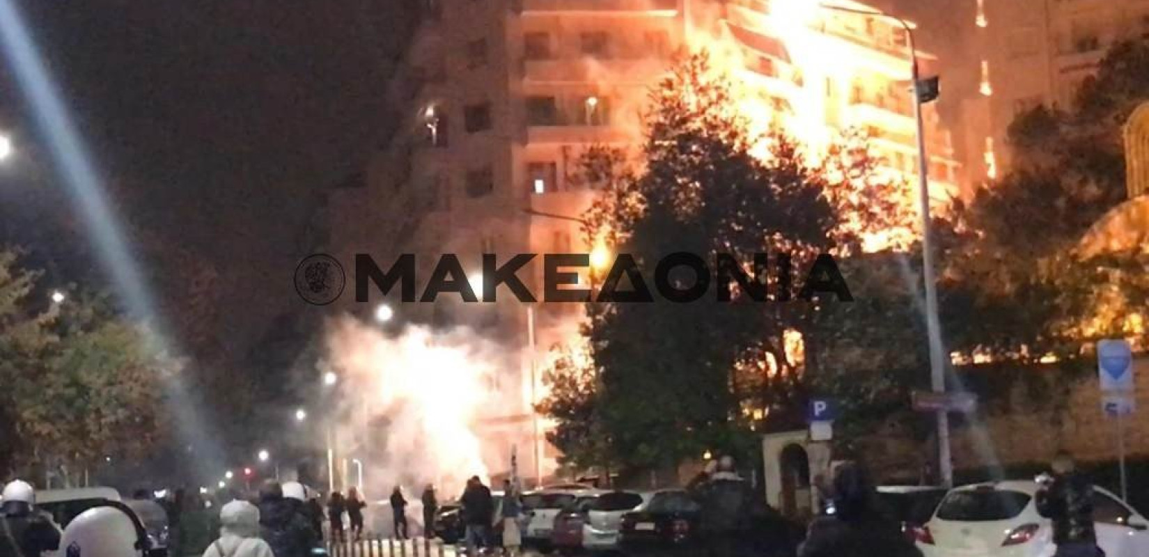 Θεσσαλονίκη-Πολυτεχνείο: Τέλειωσαν οι πορείες, άρχισαν οι μολότοφ (Βίντεο - Φωτ.)