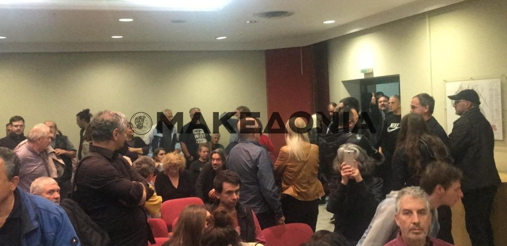 Άναψαν τα αίματα στο δημοτικό συμβούλιο Καλαμαριάς λόγω προσφύγων (Βίντεο)