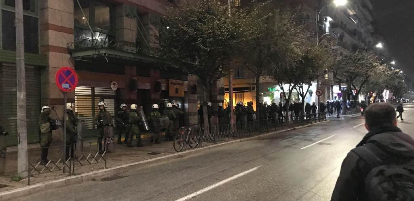 Θεσσαλονίκη: Κυνηγητό ΜΑΤ - αντιεξουσιαστών στην Εγνατία (Βίντεο)