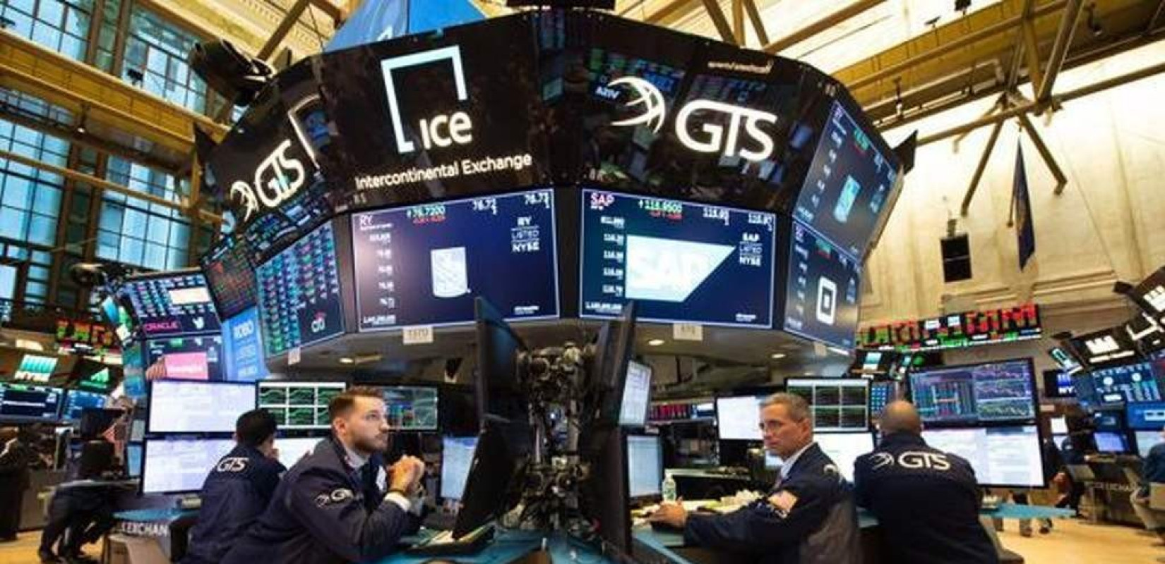 Στο «κόκκινο» Wall Street και Ευρώπη – Φόβοι για νέα πετρελαϊκή κρίση με το Μπρεντ να αγγίζει τα 80 δολάρια