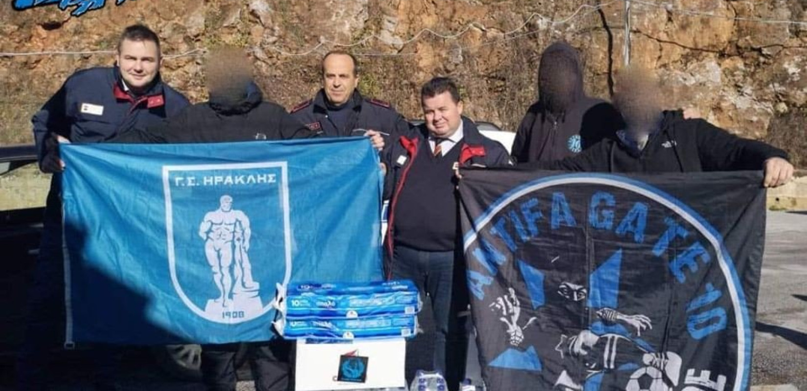 Αντιπροσωπεία της "Αυτόνομης Θύρας 10" βρέθηκε στην Αλβανία και παρέδωσε φάρμακα, ρούχα και ξηρά τροφή