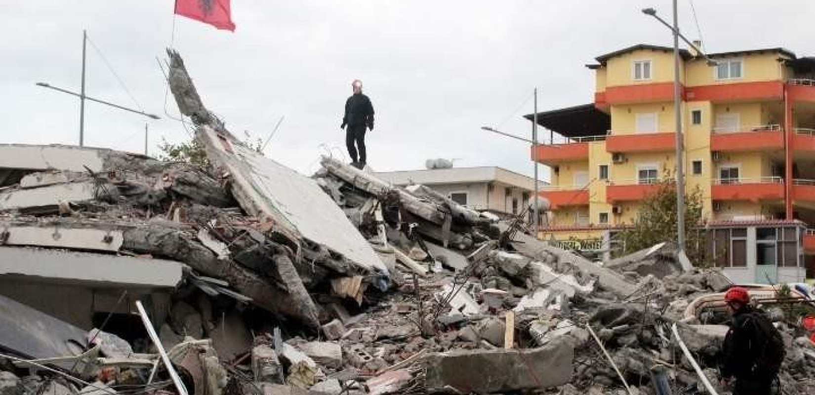 Τις πληγές της μετρά η Αλβανία -Στους 49 οι νεκροί του ισχυρού σεισμού