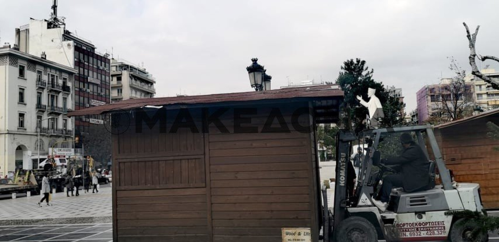 Χριστουγεννιάτικο "εργοτάξιο" στο κέντρο της Θεσσαλονίκης (Φωτ.)