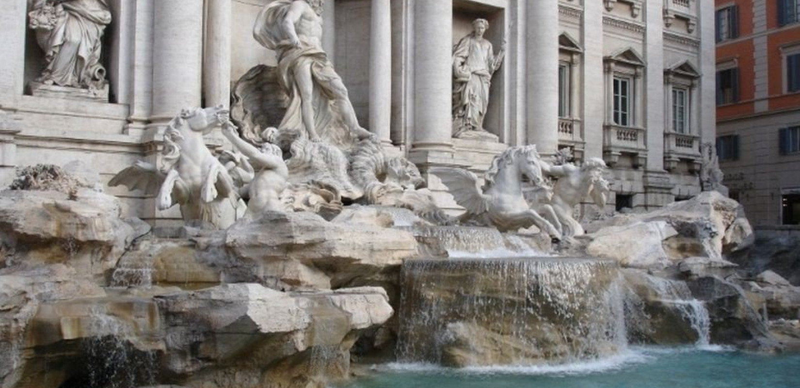 Ιταλία: Από τον Ιανουάριο οι τουρίστες θα πληρώνουν 2 ευρώ για να θαυμάζουν τη «Φοντάνα Ντι Τρέβι»
