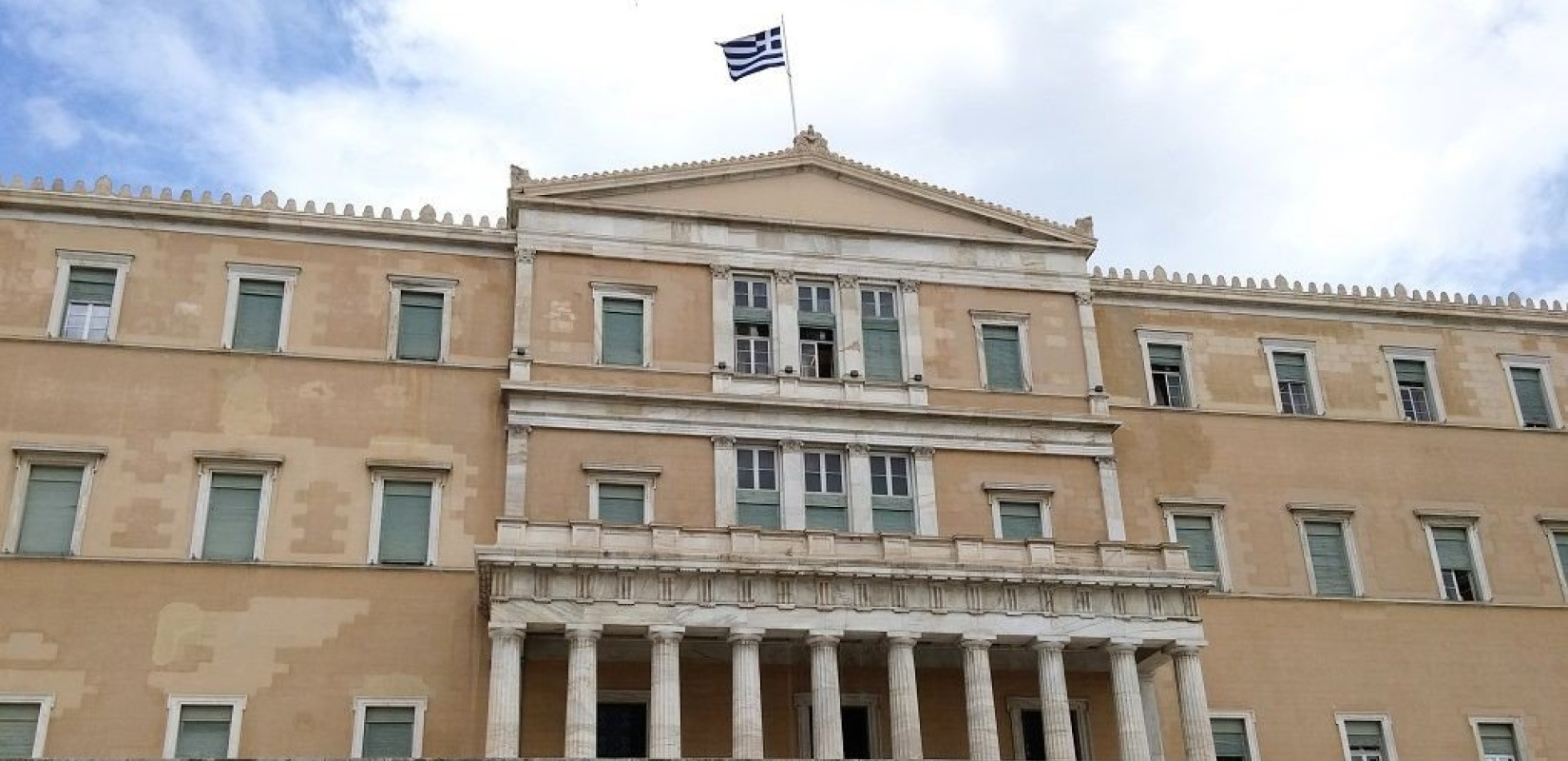 Η Βουλή φωταγωγήθηκε για την Παγκόσμια Ημέρα  Εθελοντή Δότη Μυελού Των Οστών