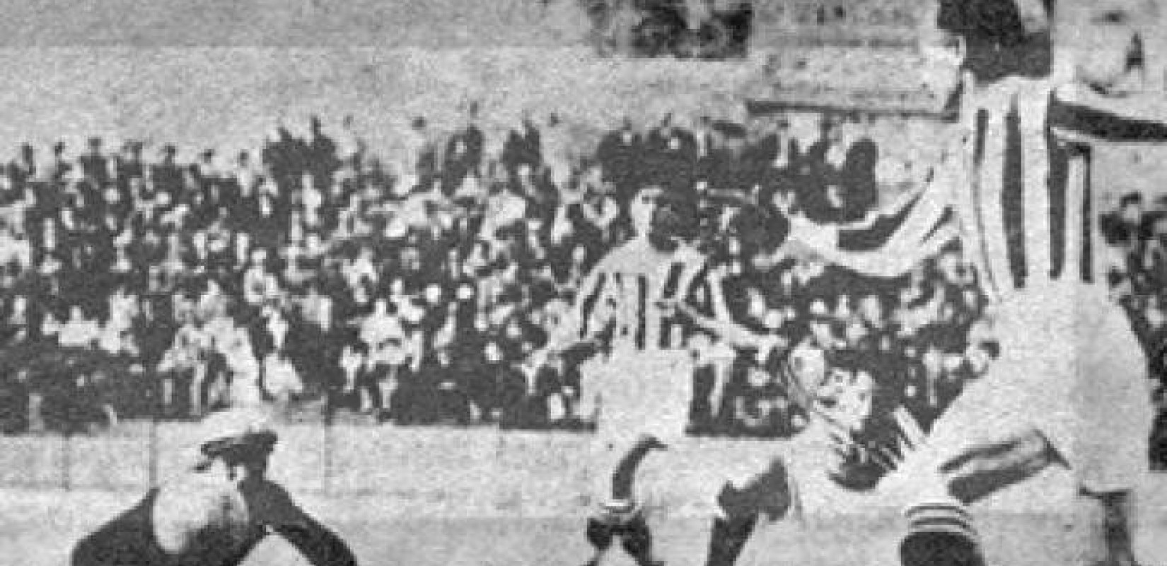 1930: Ολυμπιακός - Παναθηναϊκός στο παλιό γήπεδο του Άρη