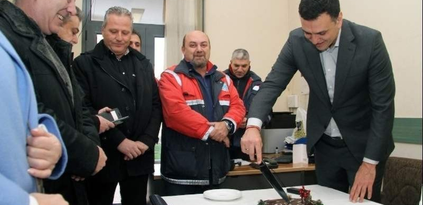 Ποδαρικό έκανε ο Β. Κικίλιας στην εντατική παίδων του Ιπποκράτειου και στο ΕΚΑΒ Θεσσαλονίκης