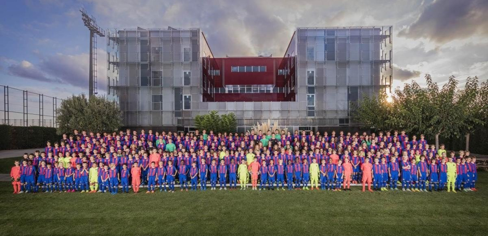 La Masia: Μία αγροικία που παράγει ποδόσφαιρο (βίντεο)