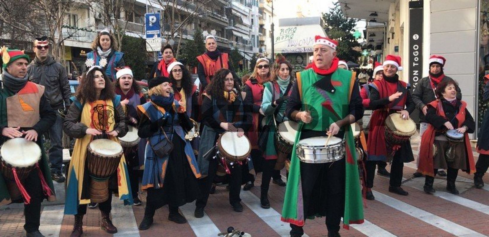 Εορταστικοί ρυθμοί στο κέντρο της Θεσσαλονίκης (Βίντεο - Φωτ.)