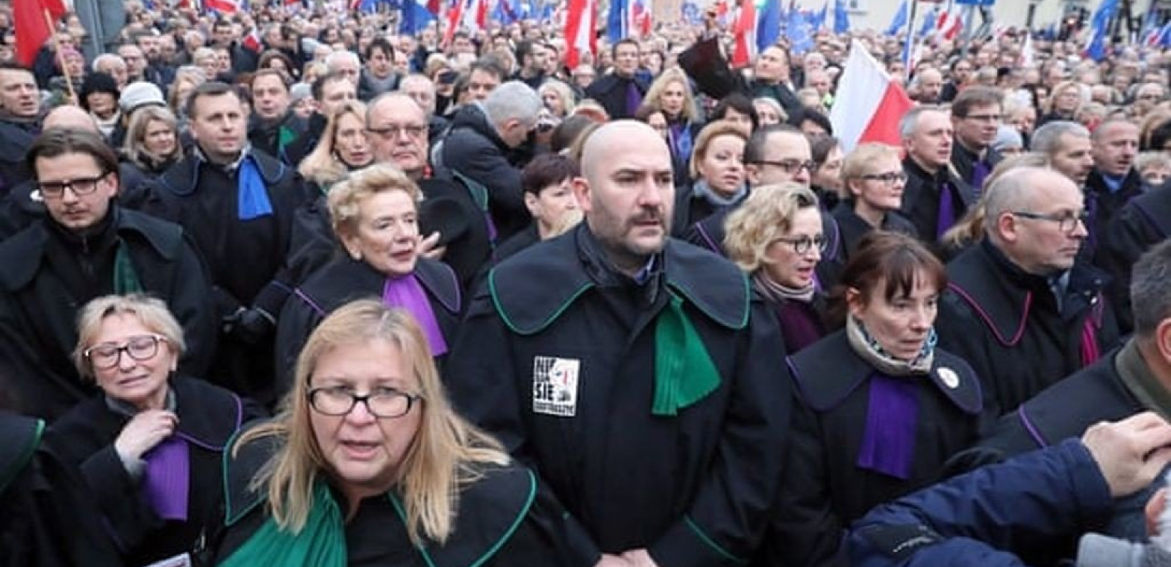 Πολωνία: Δικαστές, δικηγόροι και πολίτες στους δρόμους κατά της κυβέρνησης (βίντεο)