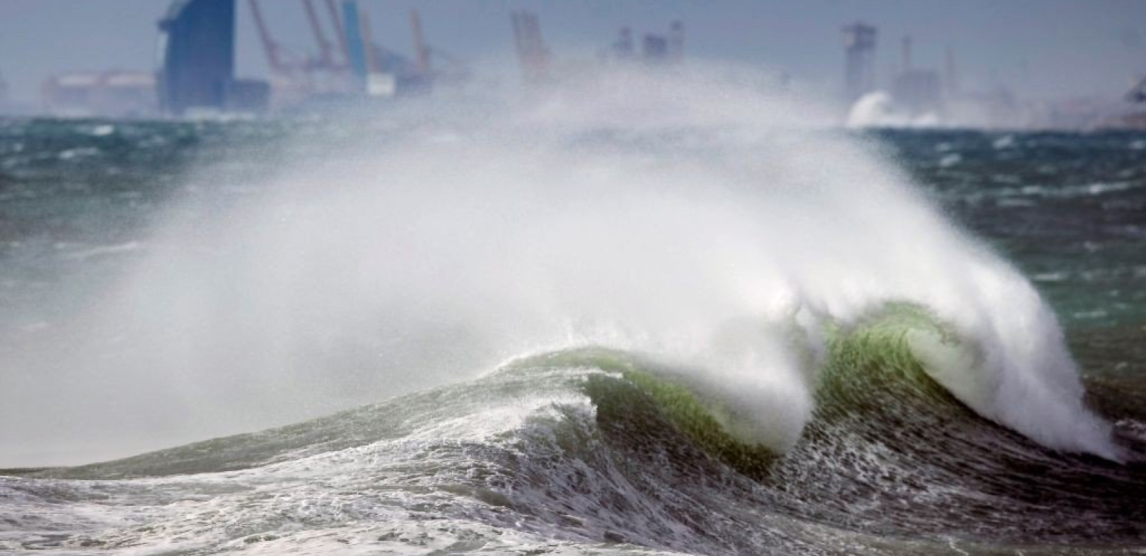 Περού: Οι αρχές κλείνουν περισσότερα από 90 λιμάνια λόγω ισχυρών κυμάτων στον Ειρηνικό