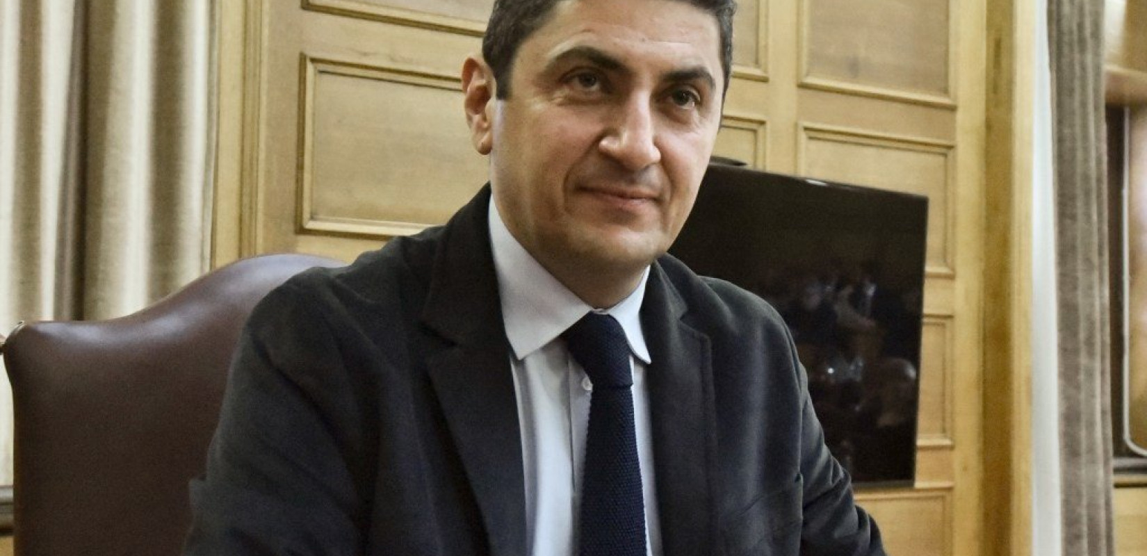 Η απάντηση Αυγενάκη για το περιστατικό στο «Ελ. Βενιζέλος»: «Ζητώ συγγνώμη. Ήταν μια κακιά στιγμή, δεν υπήρξε καμία χειροδικία»