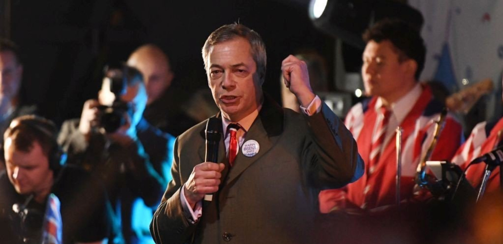 Φάρατζ: Προτείνει «μαζικές απελάσεις» μεταναστών και εγκαταστάσεις κράτησης για 24.000 ανθρώπους