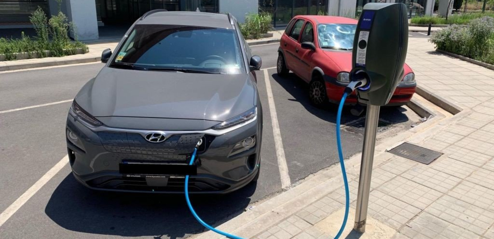 Τα 1.200 έφτασαν τα σημεία φόρτισης ηλεκτροκίνητων οχημάτων στο εθνικό οδικό δίκτυο της χώρας