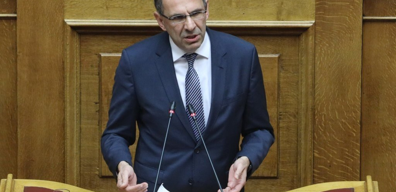 Το σχέδιο της κυβέρνησης για την άρση των μέτρων από τον υπουργό Επικρατείας Γιώργο Γεραπετρίτη 