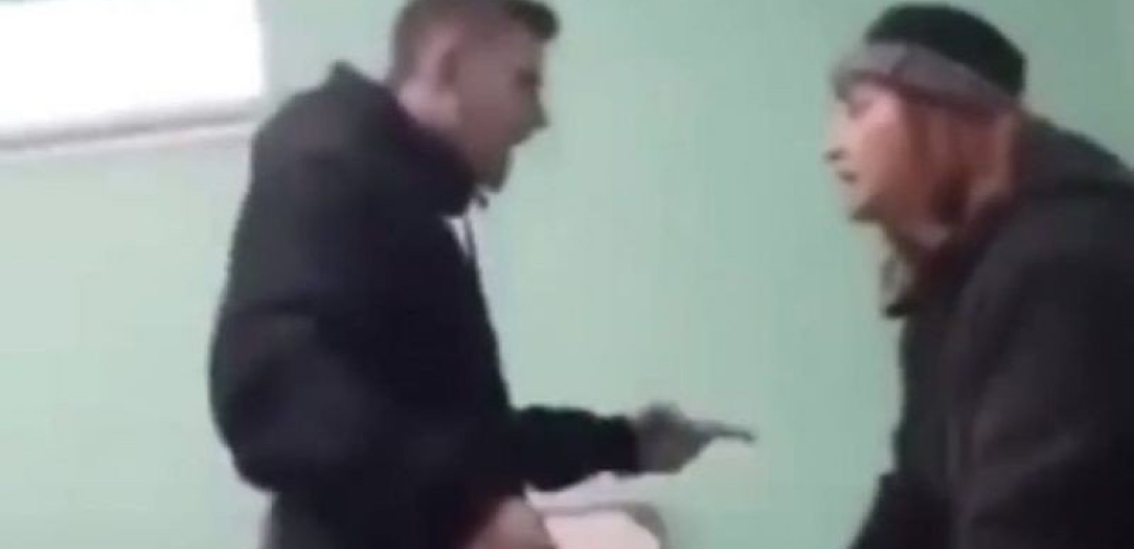 Βίντεο: Μαθητής σε ΕΠΑΛ Θεσσαλονίκης "τραμπουκίζει" καθηγήτρια για μία απουσία 