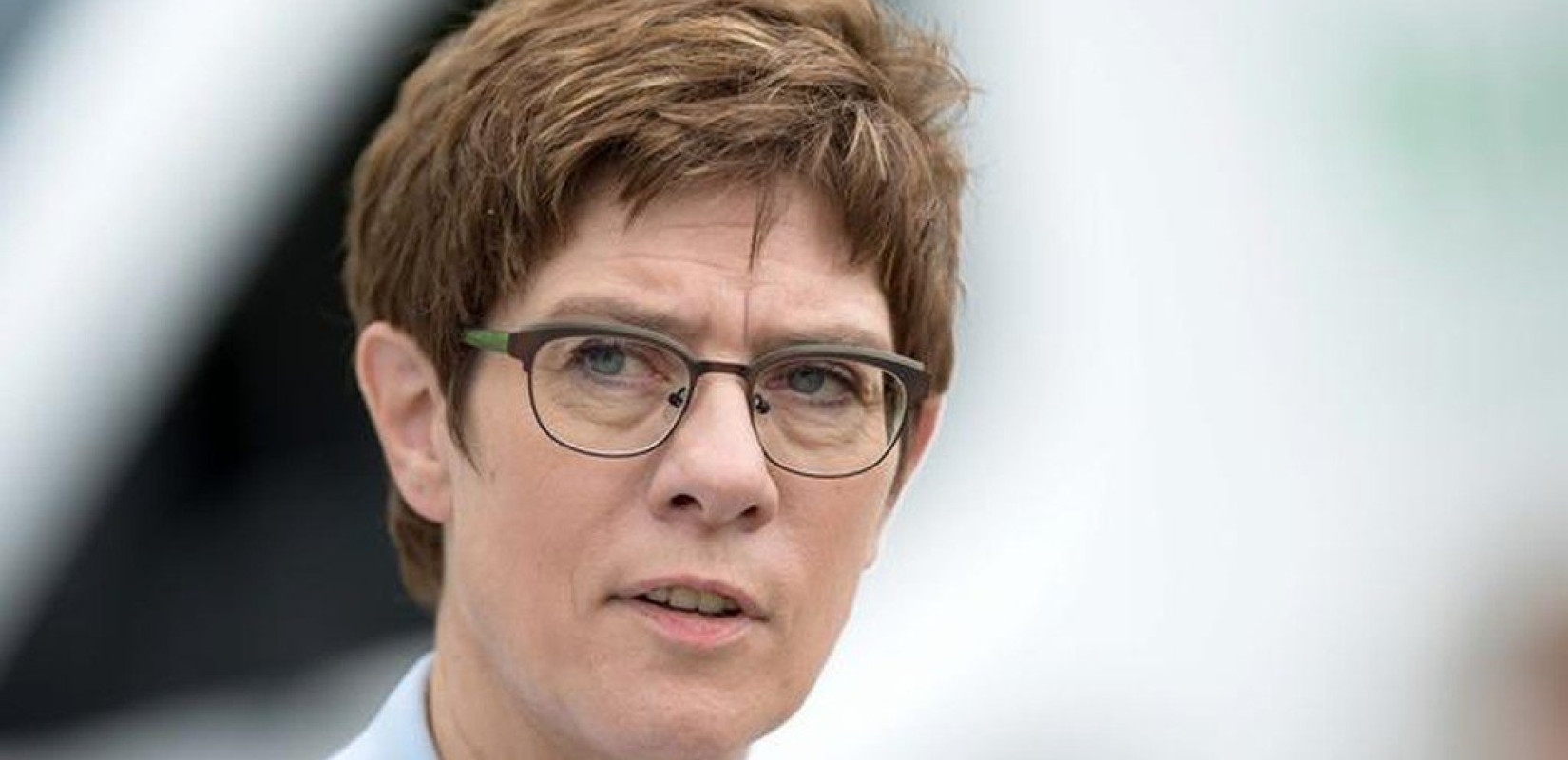 Γερμανία: Κάρενμπάουερ,το χαμένο στοίχημα της «δεύτερης Μέρκελ»