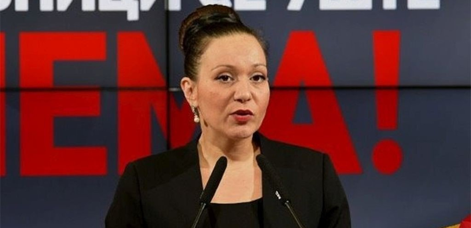 Βόρεια Μακεδονία: Υπηρεσιακή υπουργός επανατοποθέτησε πινακίδα προ Πρεσπών