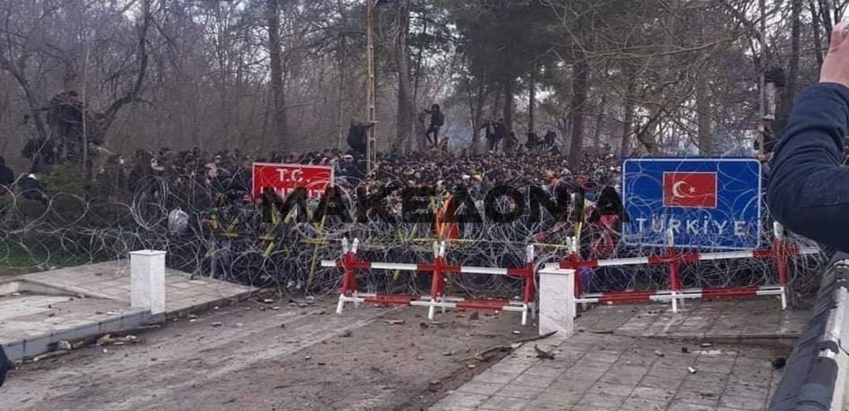 Αμέτρητοι πρόσφυγες αποκλεισμένοι στις Καστανιές Έβρου (ζωντανά)