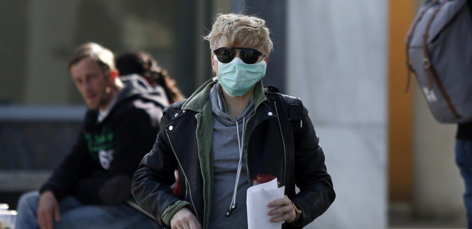 Πώς βάζουμε και βγάζουμε σωστά τη μάσκα