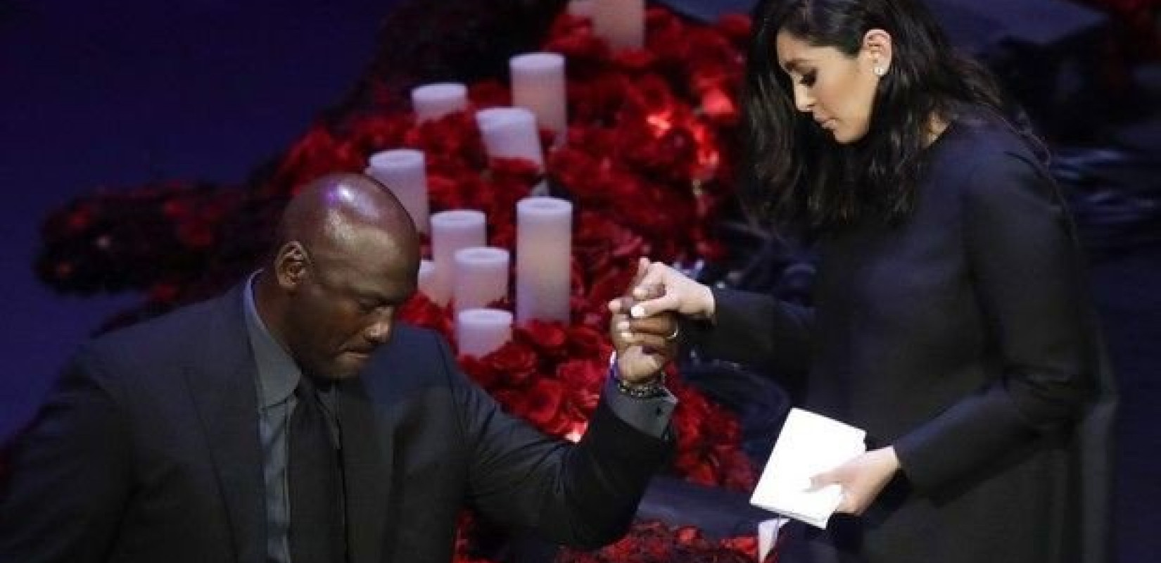 Ράγισαν καρδιές στην τελετή για τον Κόμπι και την Τζιάνα Μπράιαντ (video)