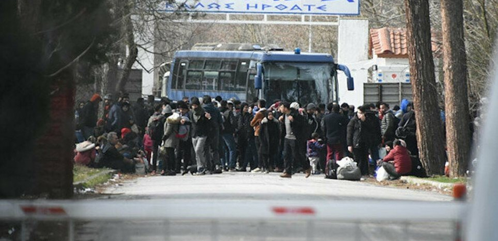 Έκλεισε το τελωνείο στις Καστανιές - Εκατοντάδες πρόσφυγες έτοιμοι να περάσουν στην Ελλάδα