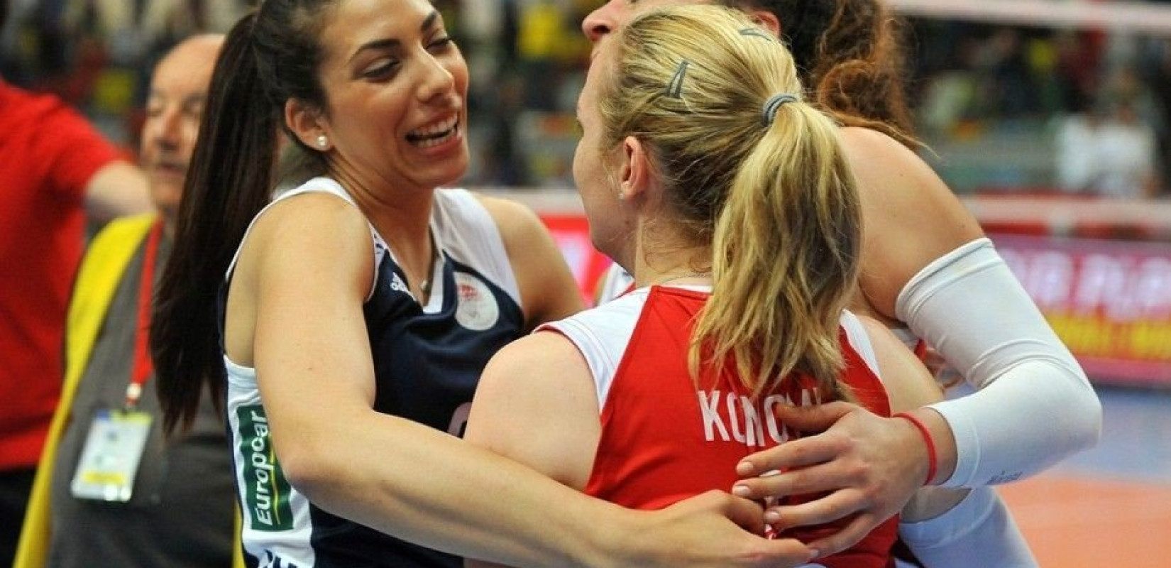 Μένουμε σπίτι: Η βολεϊμπολίστρια Κωνσταντίνα Βλαχάκη παρουσιάζει ασκήσεις γυμναστικής (video)