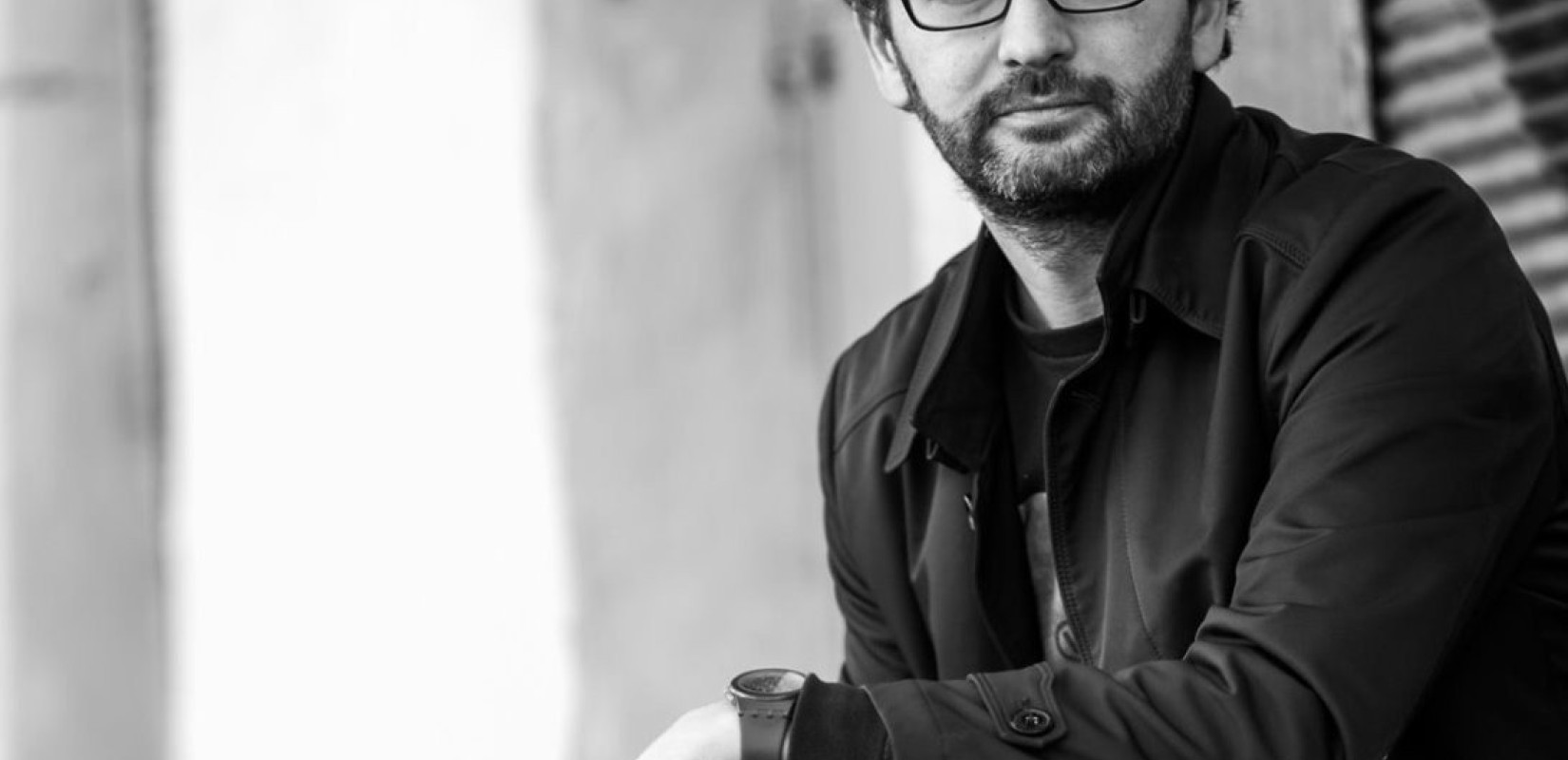 Ο Αντώνης Σουσάμογλου στο makthes.gr: «Η σκέψη μου είναι στους ανθρώπους που δεν μπορούν να μείνουν σπίτι»