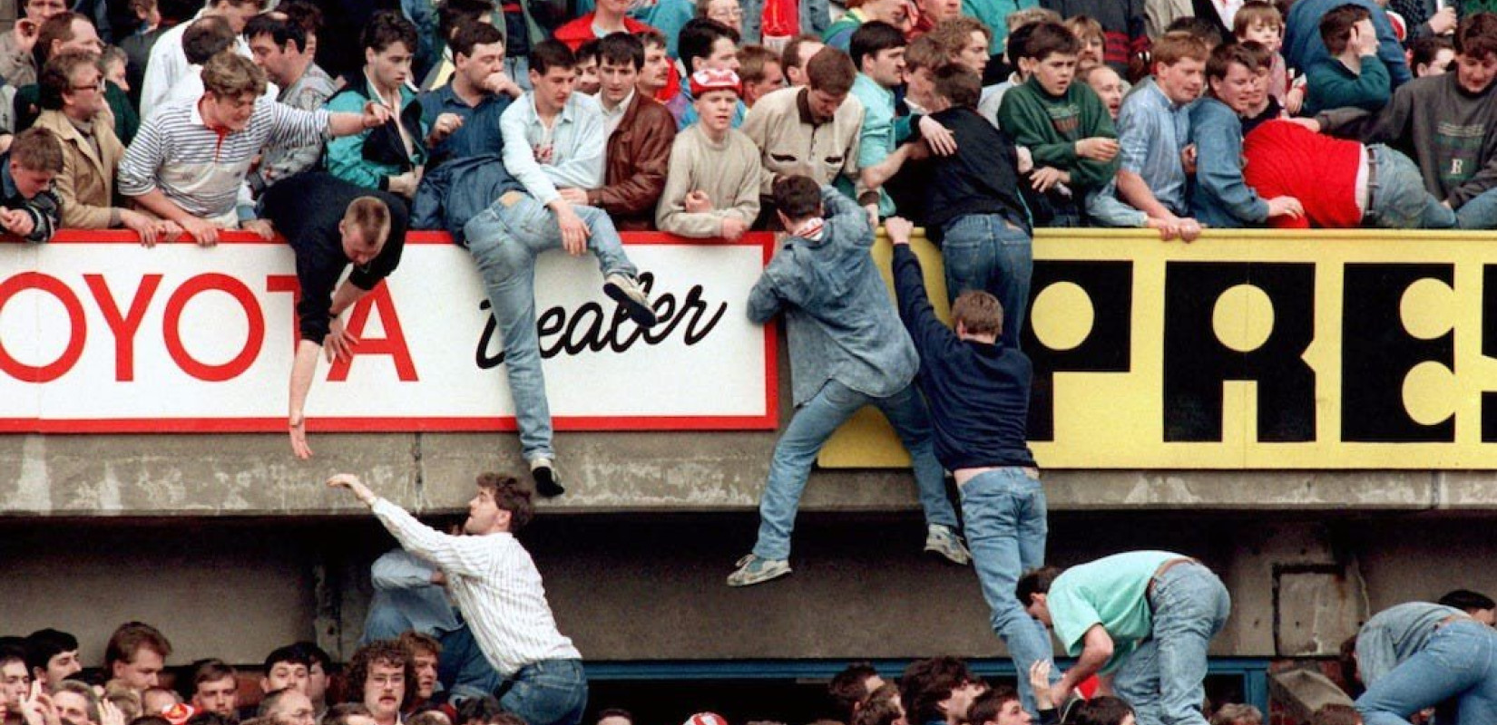 Αγγλία: Οργή στη Λίβερπουλ για την αθώωση τριών εμπλεκόμενων στην τραγωδία του Χίλσμπορο Αγγλία: Οργή στη Λίβερπουλ για την αθώωση τριών εμπλεκόμενων στην τραγωδία του Χίλσμπορο