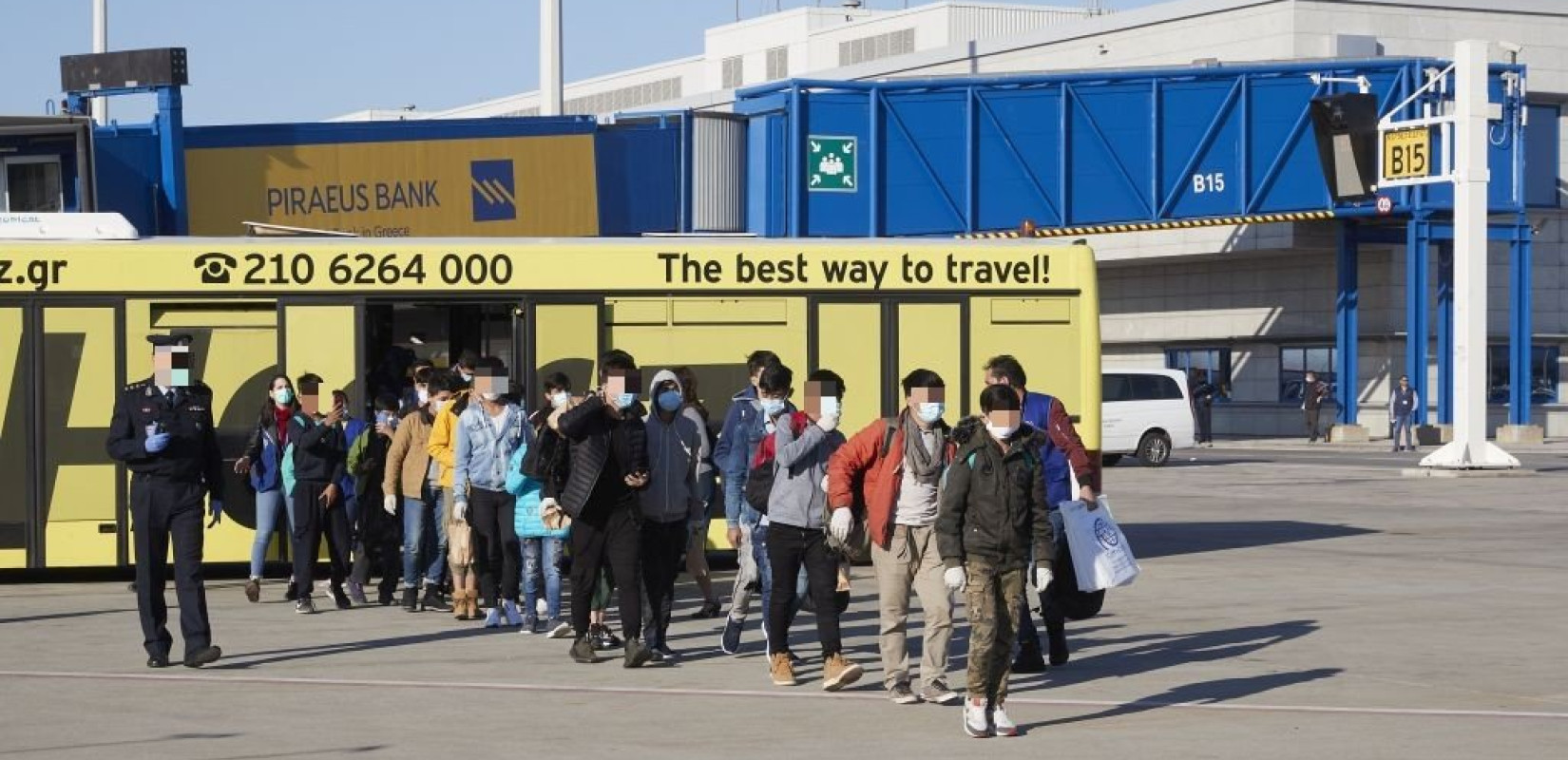 Πετούν για Αγγλία 16 προσφυγόπουλα από την Ελλάδα