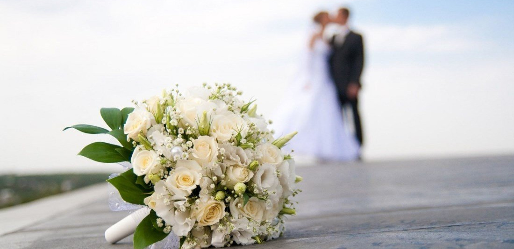 Θεσσαλονίκη: Νεαρός έκανε πρόταση γάμου στην αγαπημένη του μπροστά στον κόσμο στην πλατεία Αριστοτέλους - Δείτε το βίντεο