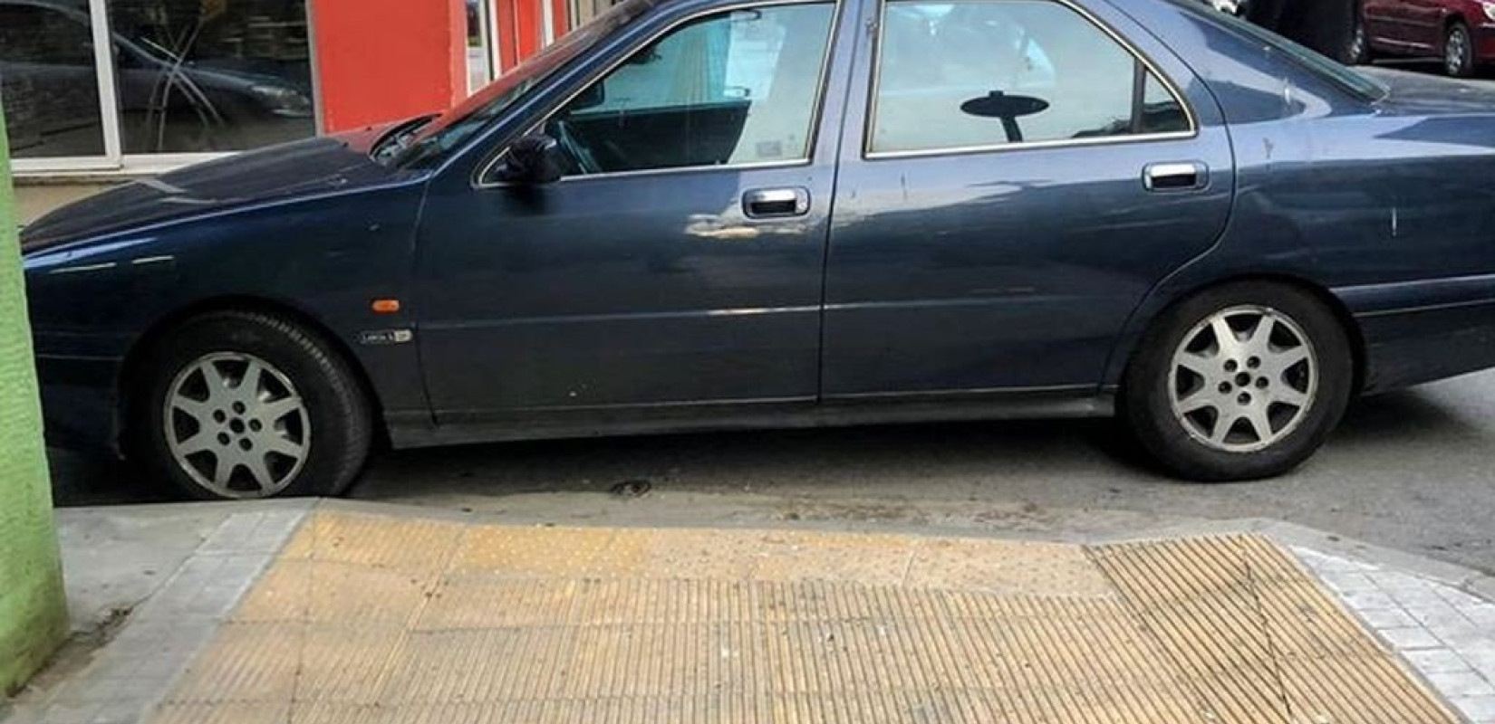 Δυτική Ελλάδα: 311 κλήσεις σε οδηγούς για στάθμευση σε ράμπες ΑμεΑ