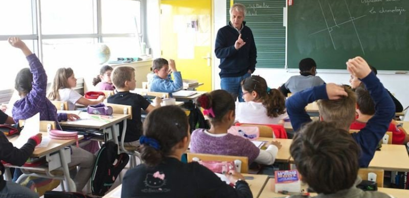 Λαύριο: Σε αναστολή ο καθηγητής που μοίραζε ομοφοβικά φυλλάδια σε μαθητές - Επικίνδυνες απόψεις άκουσαν τα παιδιά μας (βίντεο)