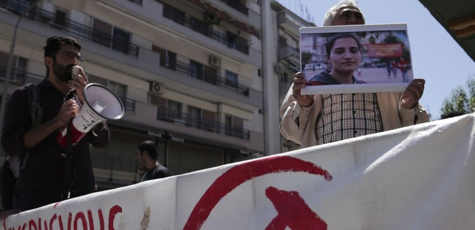 Συγκέντρωση διαμαρτυρίας στο τουρκικό προξενείο