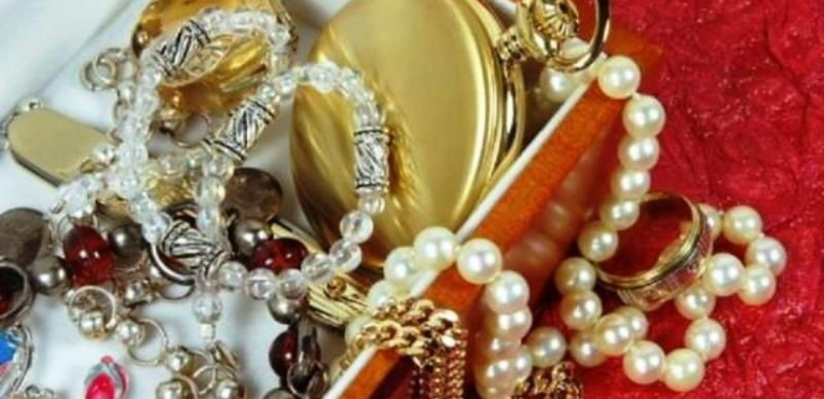 Χειροπέδες σε 45χρονη που στοχοποιούσε ΑμεΑ: Πως δρούσε η «οικιακή βοηθός» που ξάφριζε σπίτια