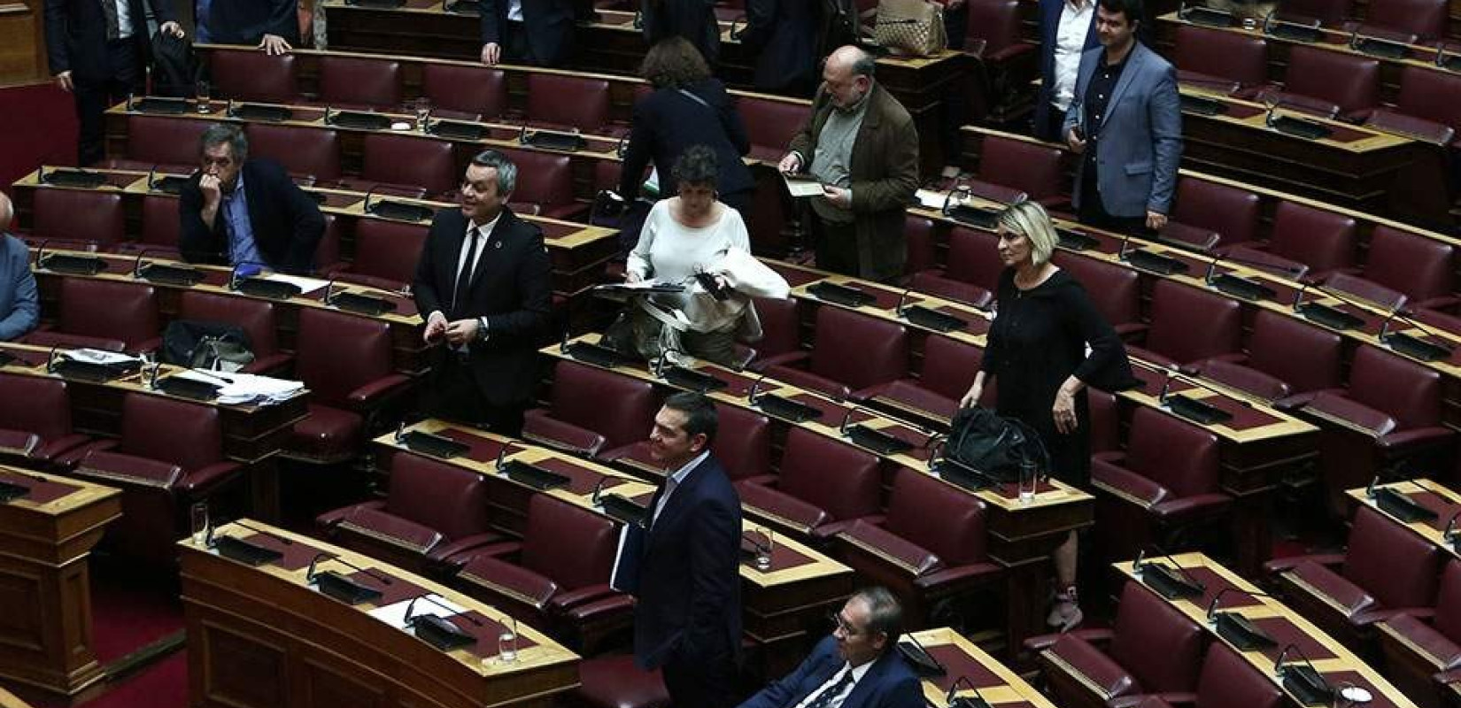 Στη Βουλή η διακοπή ηλεκτροδότησης σε τρίτεκνη μονογοινεϊκή οικογένεια 