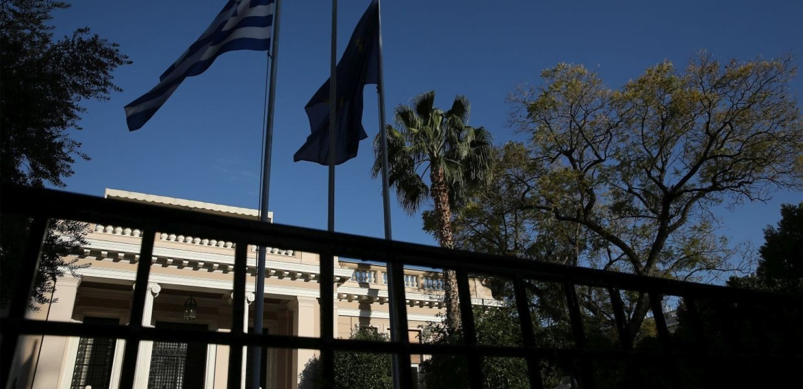 Μαξίμου: Κερδοσκοπικές πιέσεις "βούλιαξαν" το Χρηματιστήριο