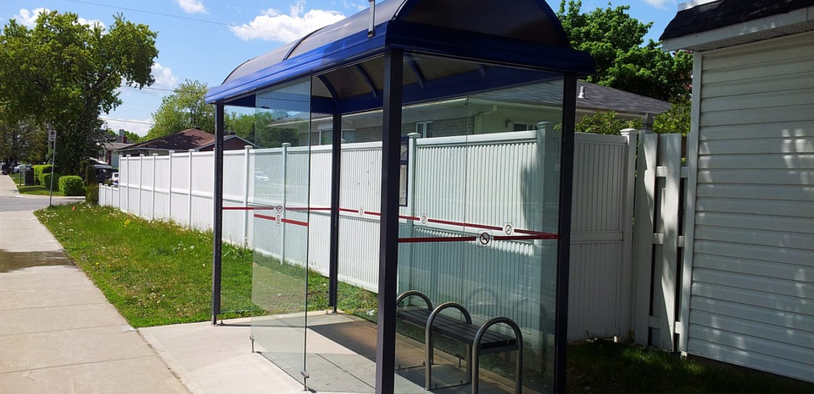 Δήμος Νάουσας: Νέα καινοτόμα στέγαστρα στις στάσεις των λεωφορείων